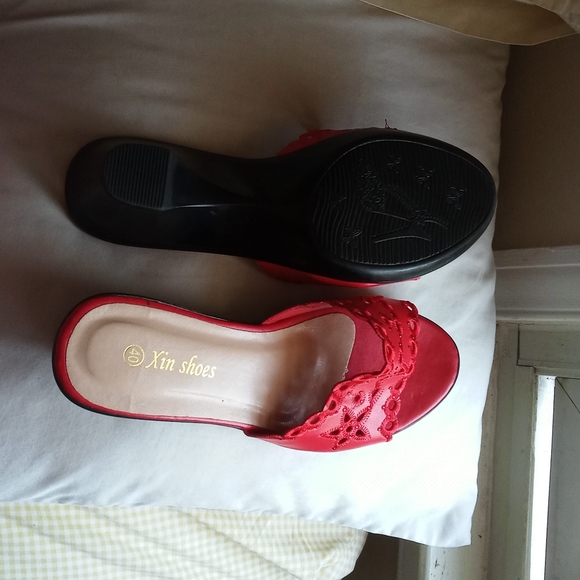 Shoe - Picture 3 of 3